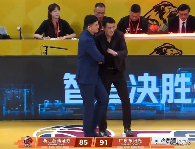 开云体育-王博：广东两个外援打穿防守体系，我们还没到看名次对手打的时候